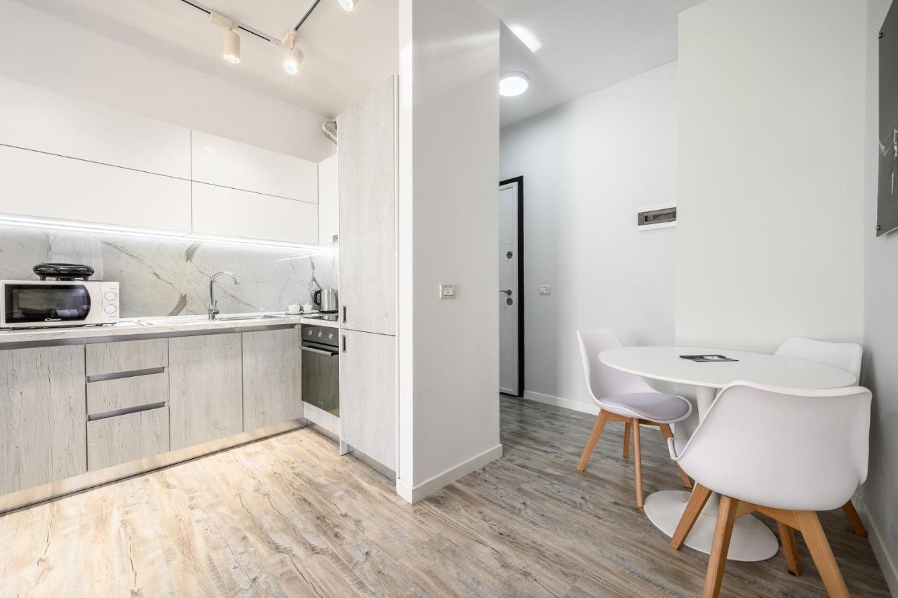 Miku Apartment-Modernly Designed Downtown Tiranë Ngoại thất bức ảnh