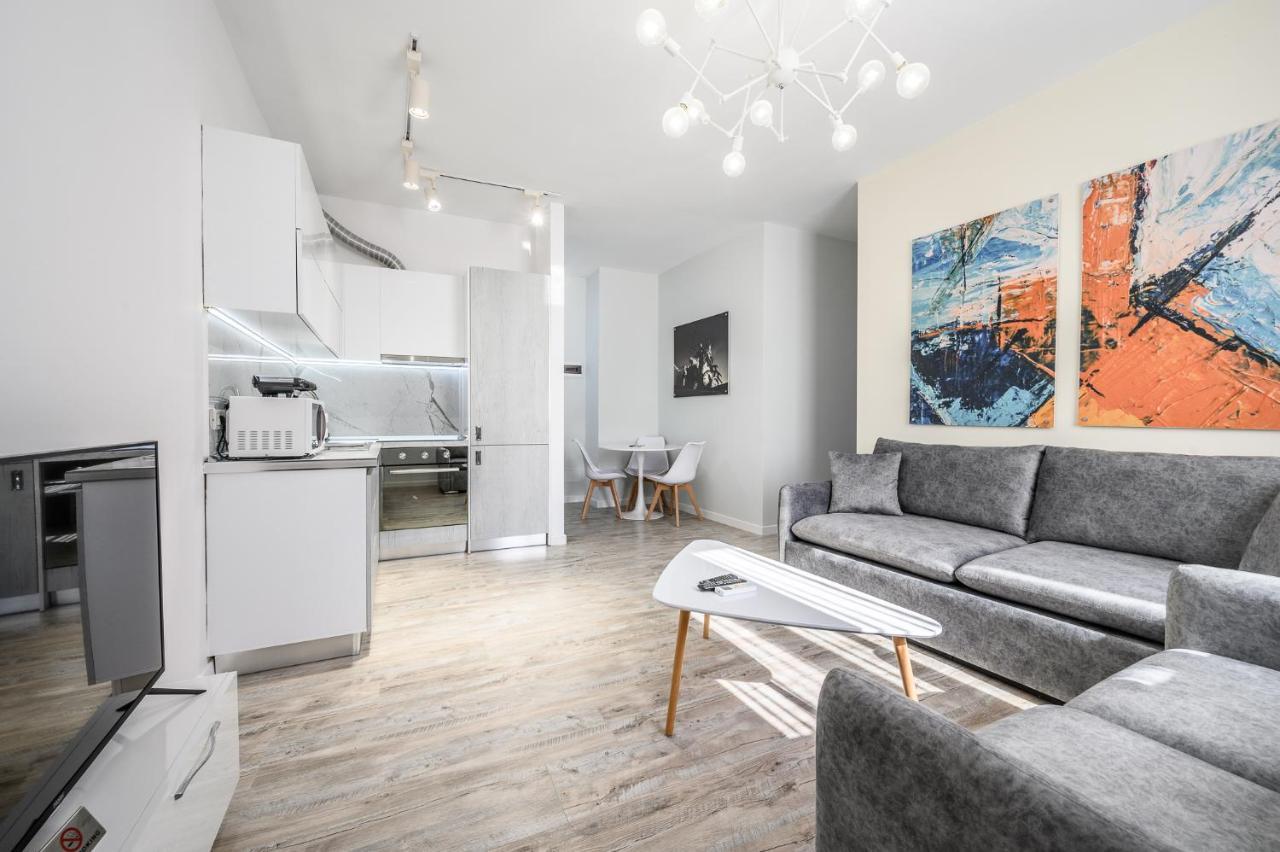 Miku Apartment-Modernly Designed Downtown Tiranë Ngoại thất bức ảnh