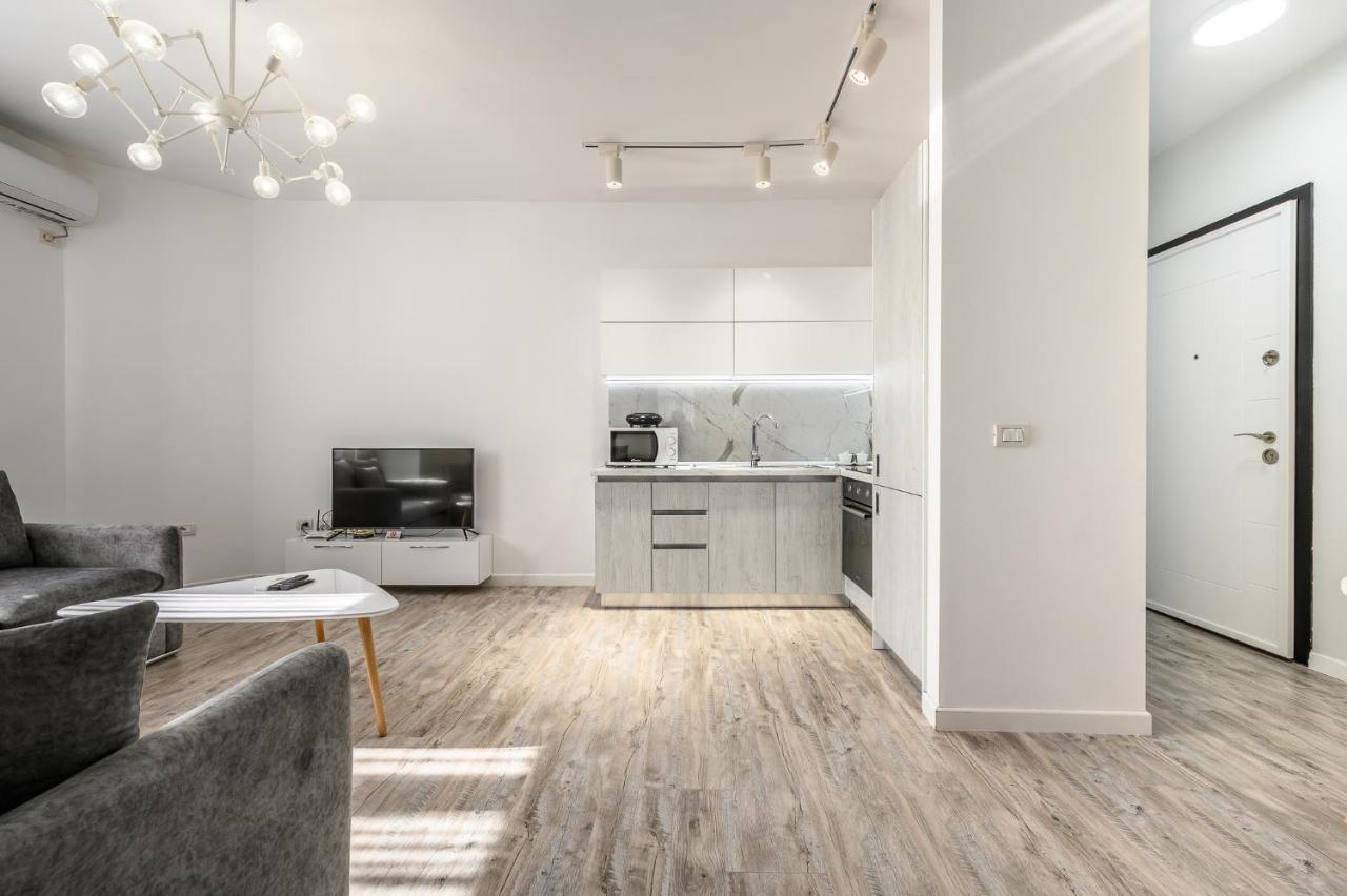 Miku Apartment-Modernly Designed Downtown Tiranë Ngoại thất bức ảnh