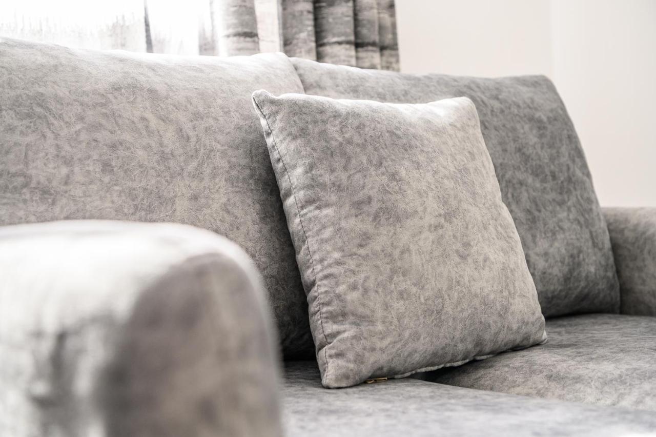 Miku Apartment-Modernly Designed Downtown Tiranë Ngoại thất bức ảnh