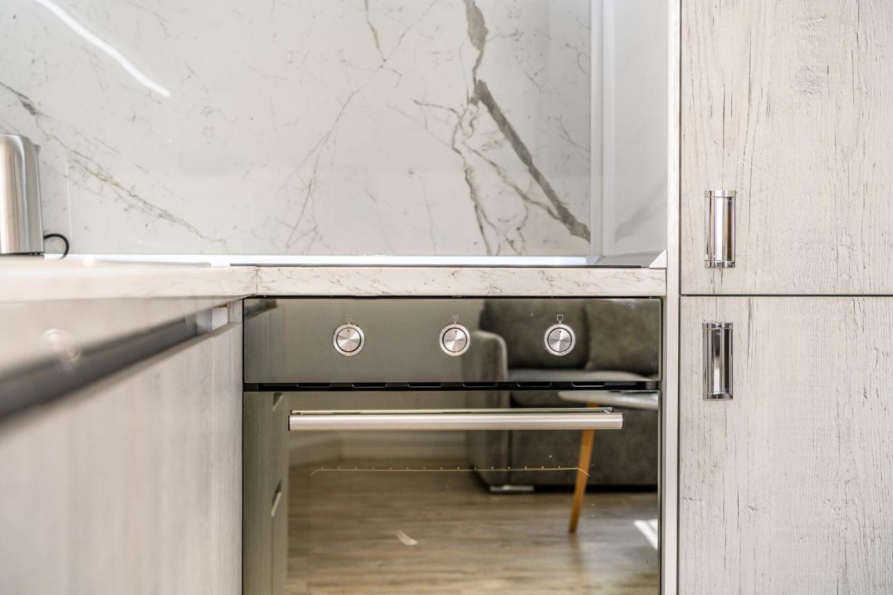 Miku Apartment-Modernly Designed Downtown Tiranë Ngoại thất bức ảnh
