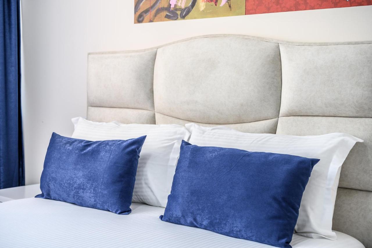 Miku Apartment-Modernly Designed Downtown Tiranë Ngoại thất bức ảnh